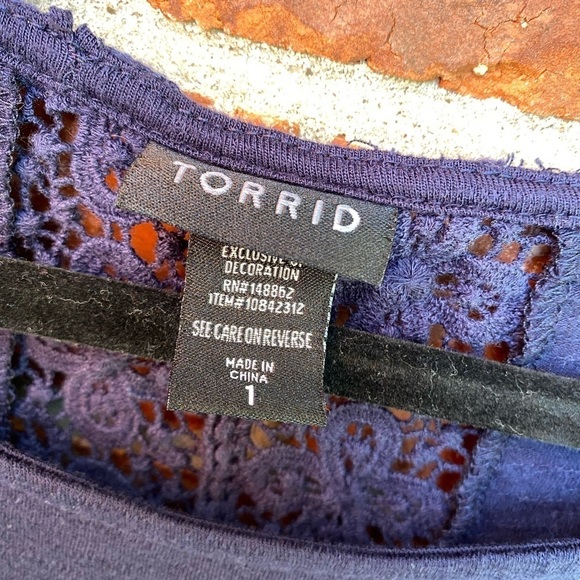 Torrid 1 Womens Blue Crochet Trim Split Back Tank Top - Picture 7 of 10